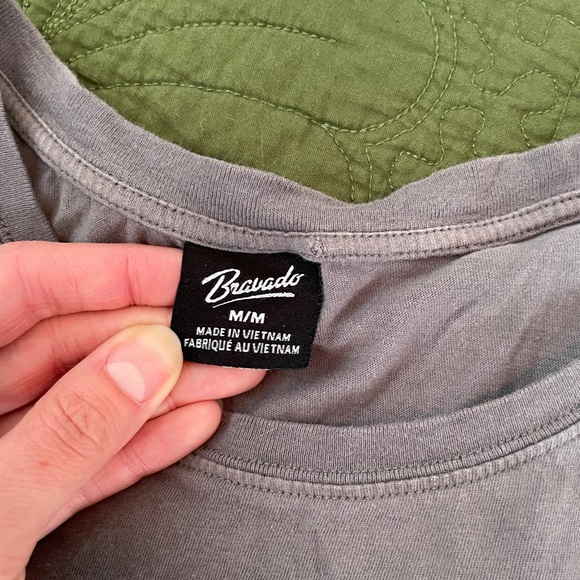 Guns & Roses Muscle tee - Picture 2 of 3